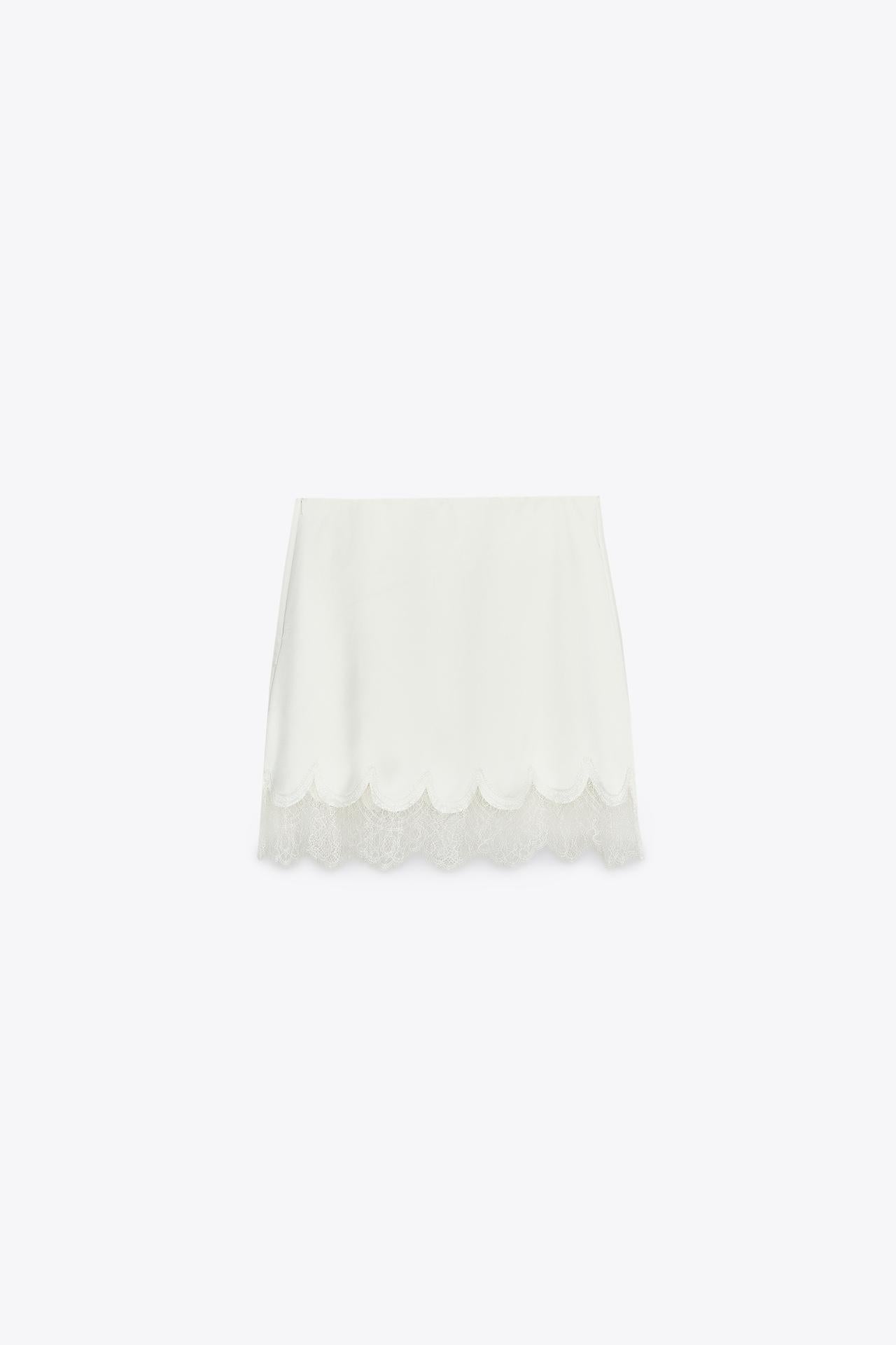 Top in raso con pizzo