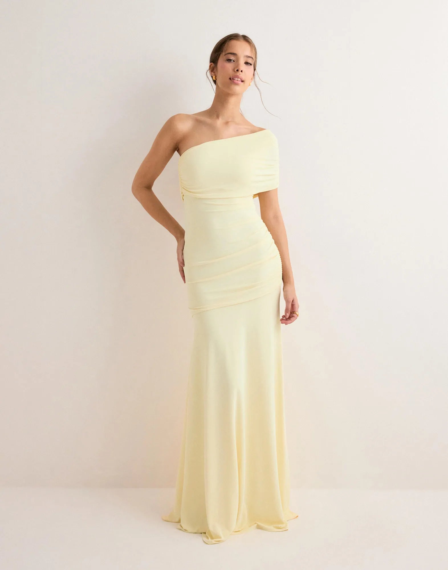 Vestito lungo asimmetrico