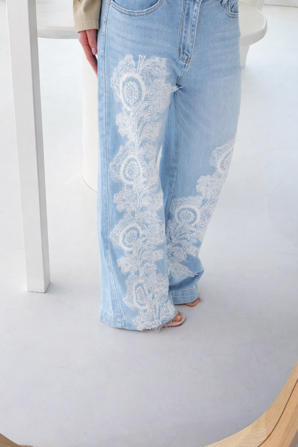Jeans ampi in pizzo