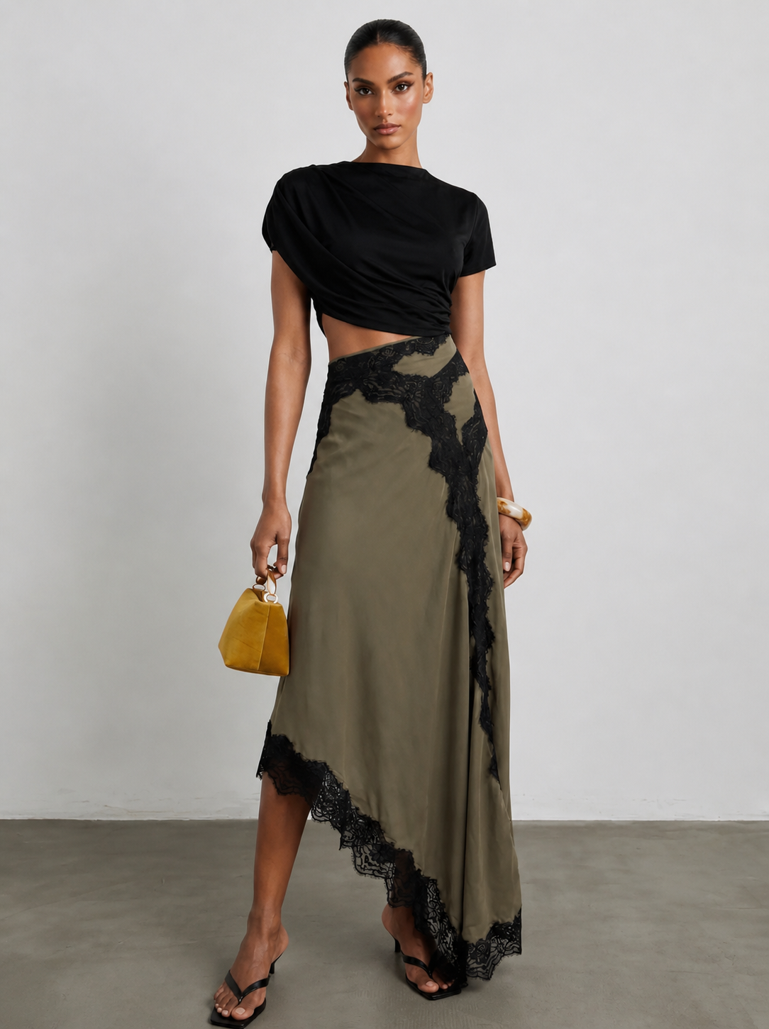 Set composto da gonna lunga in pizzo e top